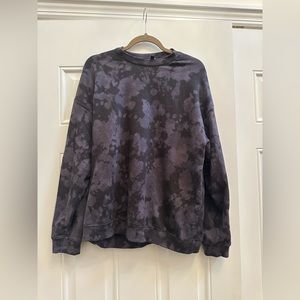 Onzie pullover sweatshirt